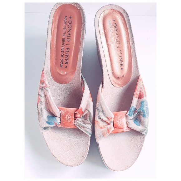 Donald J Pliner wedge sandals - Picture 7 of 9